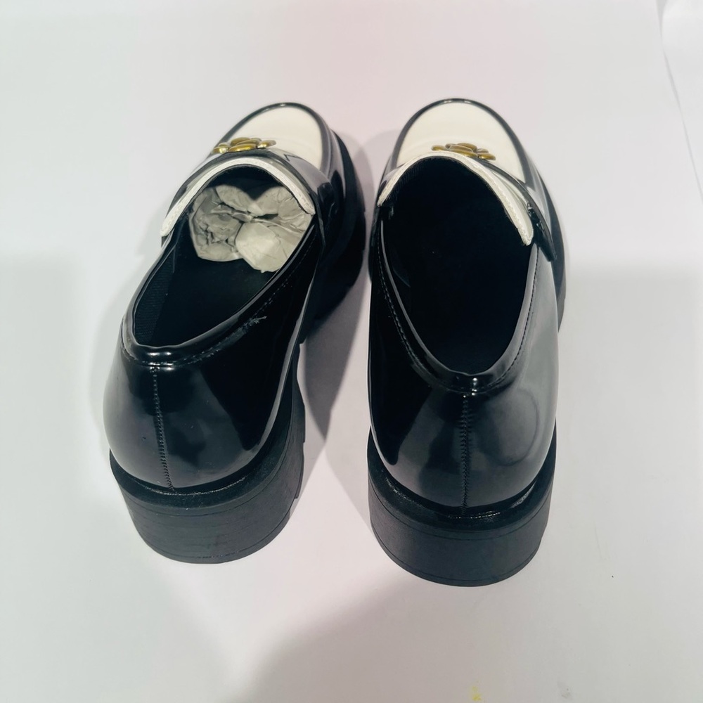 Elegant Black and White Loafers - Picture 13 of 13
